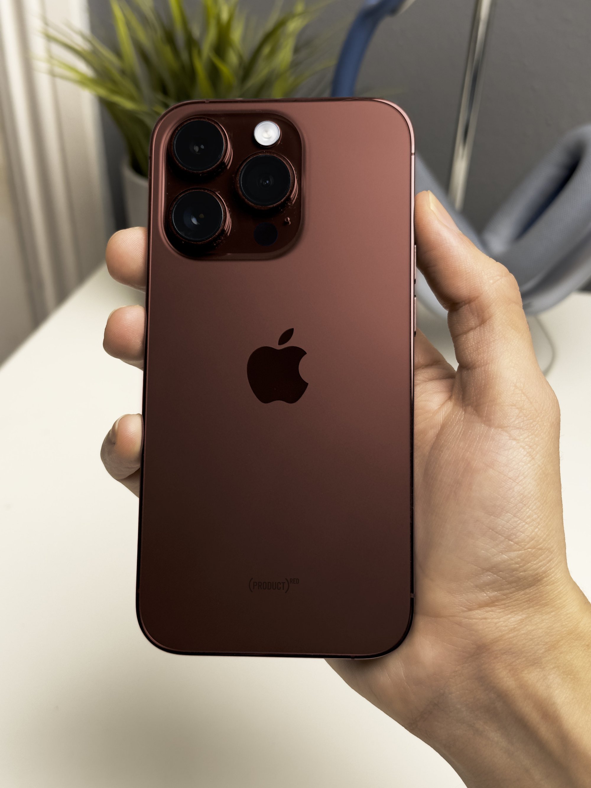 iPhone 15 Pro Max màu đỏ rượu trên tay nhìn quyến rũ và sang chảnh thế này, iFan không mê mới lạ! - Ảnh 3.