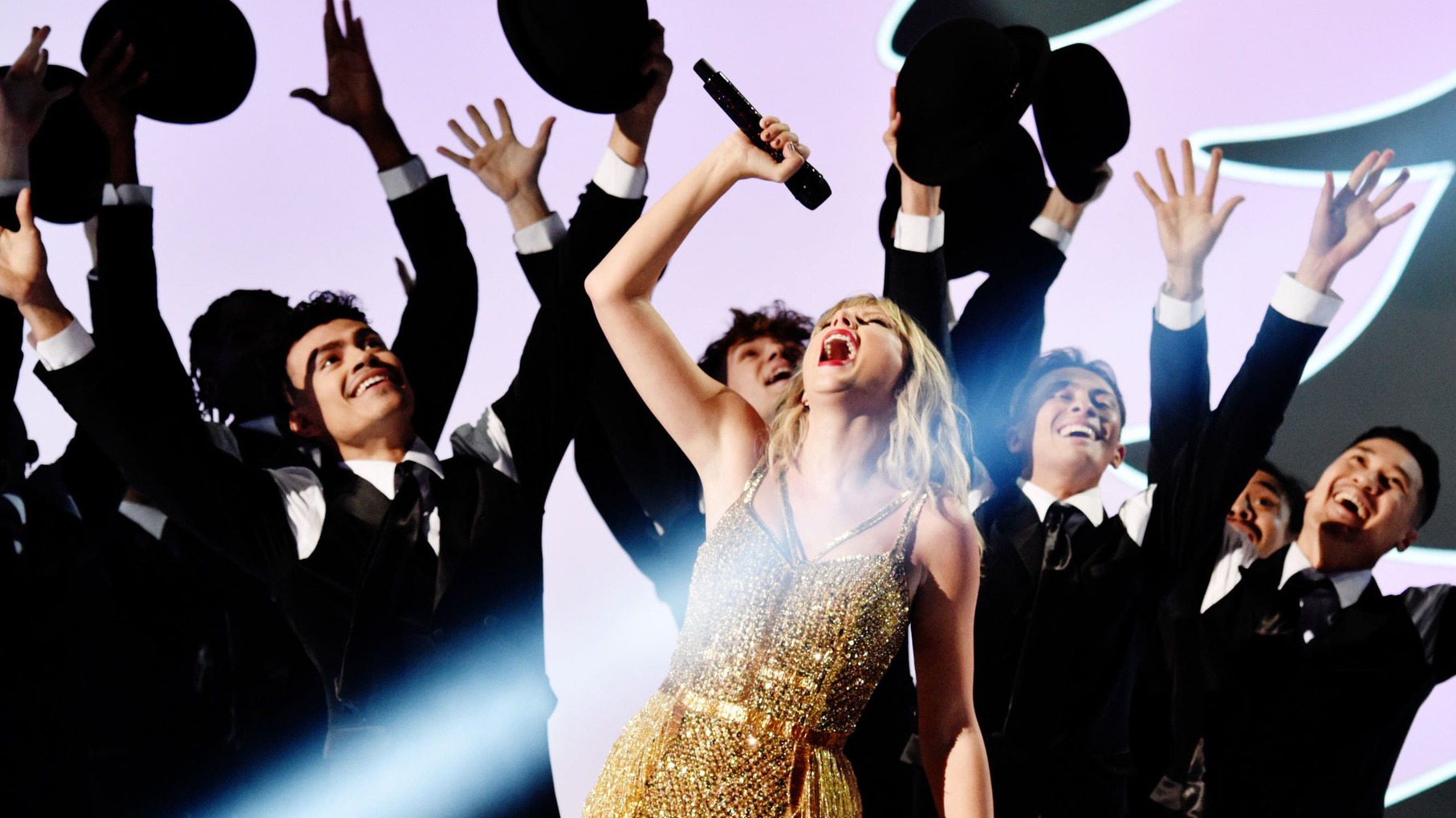 Chuyến lưu diễn 'Eras': Xuyên qua các kỷ nguyên âm nhạc của Taylor Swift