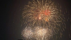 Hình ảnh Hà Nội bắn pháo hoa chào đón năm mới Quý Mão 2023
