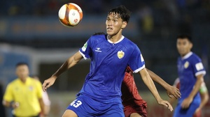 Trung vệ cao gần 1m9 ghi bàn như siêu tiền đạo, HLV Troussier có nhân tài mới cho tuyển Việt Nam