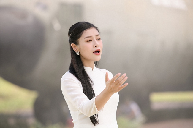 Nguyễn Thu Hằng diễn xuất nhập vai trong phim ca nhạc “Theo dấu chân cha” - Ảnh 1.