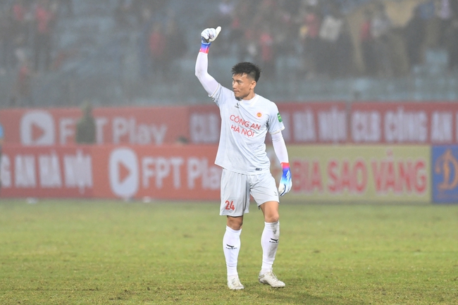 Văn Lâm thất vọng sau trận thua đậm nhất sự nghiệp tại V.League - Ảnh 6.