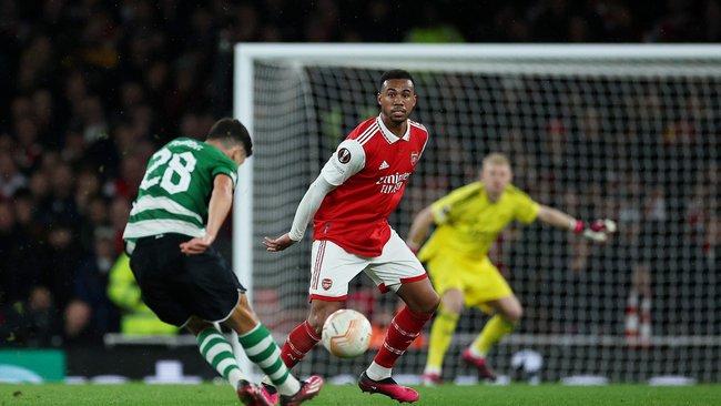 Xé lưới Arsenal từ khoảng cách 42m, cầu thủ Sporting Lisbon gây choáng váng với bàn thắng đẹp nhất mùa - Ảnh 3.