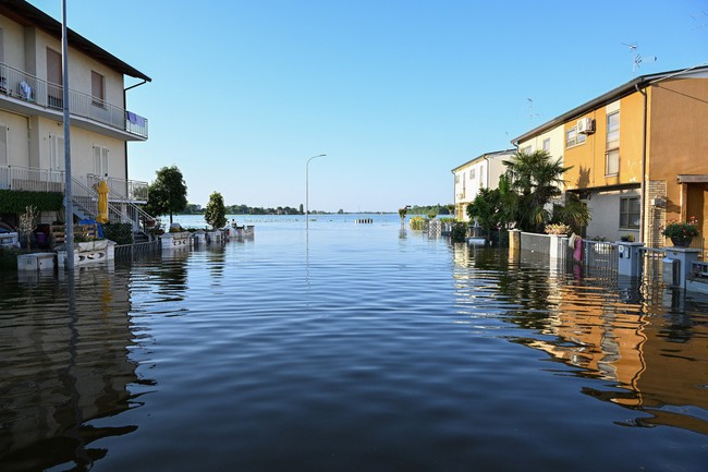 Italy: Hơn 23.000 người sơ tán do lũ lụt vẫn chưa thể trở về nhà - Ảnh 1.