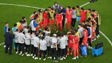 CHÙM ẢNH: Hàn Quốc nín thở chờ trận Ghana vs Uruguay kết thúc