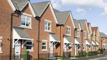 Giá nhà tại Anh giảm với tốc độ nhanh nhất trong 14 năm