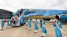 Hàng không Việt Nam đón khách bay thường lệ đầu tiên từ Trung Quốc sau đại dịch Covid-19