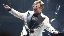 Elton John - huyền thoại trong chuỗi ngày chia tay