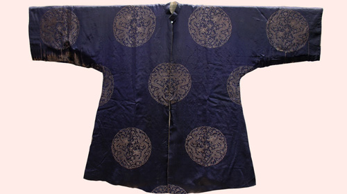 Đưa áo chúa Trịnh về VN