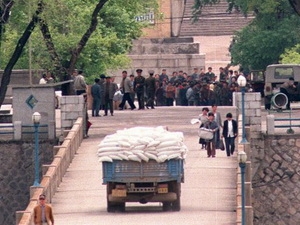 “Hàng đoàn xe Trung Quốc chở gạo cho Triều Tiên”