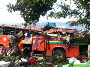 Mexico: Xe tải đâm vào xe du lịch làm 16 người chết