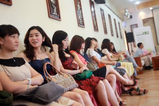  Phụ nữ Trung Quốc xếp hàng đi tuyển vợ đại gia