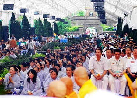 Lễ cầu siêu tri ân các anh hùng liệt sỹ tại Thành cổ Quảng Trị