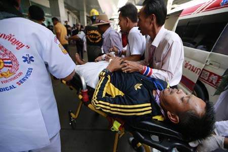 Chính phủ Thái Lan cân nhắc ban bố tình trạng khẩn cấp