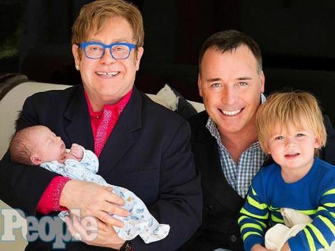 Elton John cưới bạn đời đồng giới David Furnish: 2 thập kỷ chờ lên xe hoa