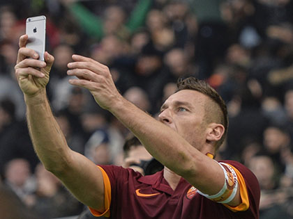 Anh Ngọc & Calcio: Ngày Totti đi vào lịch sử và một cú selfie...