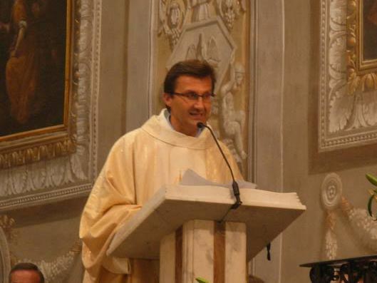 Italy: Khi cha xứ bỏ nhà thờ đi theo tình yêu