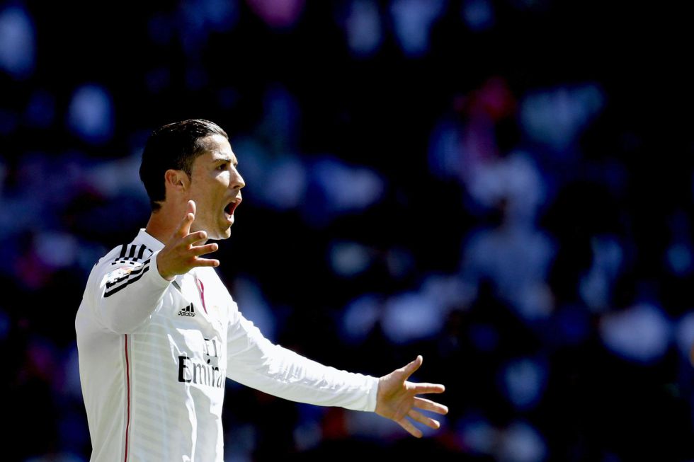 Ghi 3 bàn trong 8 phút, Ronaldo lập kỷ lục cá nhân ở Liga, vượt Messi trên danh sách Pichichi