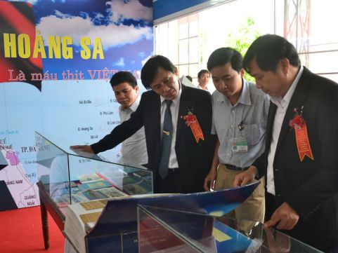 UBND huyện Hoàng Sa trưng bày tư liệu