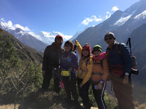 Trực thăng giải cứu 5 du khách Việt Nam trên đỉnh Namche, Nepal