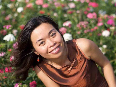 Nhà thơ Việt đấu giá tác phẩm ủng hộ Nepal trên eBay: Văn chương chia sẻ đau thương