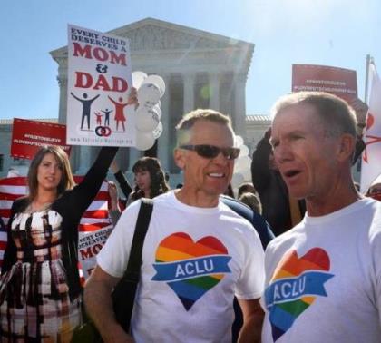   Làng giải trí 'mở hội' vì Mỹ cho kết hôn đồng giới    