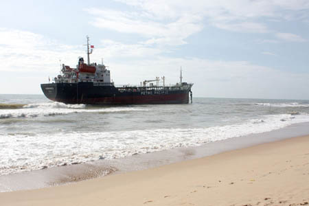 Chủ tàu chở 3.000 tấn gạo tố bị 'hôi của' khi mắc cạn trên biển Bình Thuận 