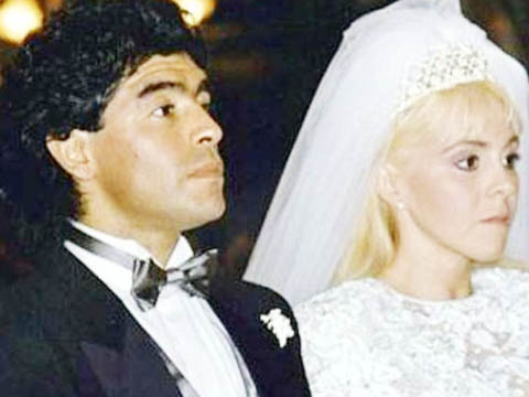 Diego Maradona: 'Vợ tôi là kẻ trộm tiền'