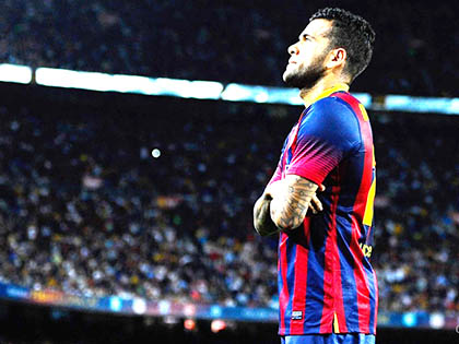 Daniel Alves: 'Nếu vì tiền tôi đã không ở lại Barcelona'