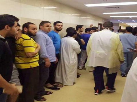 Xúc động: Tín đồ Hồi giáo xếp hàng hiến máu trong vụ sập cần cẩu ở Thánh địa Mecca