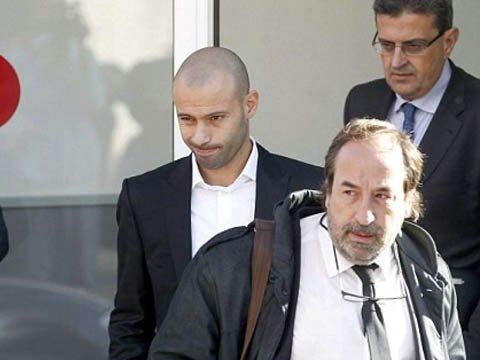 Chỉ mất vài phút ở tòa án, Javier Mascherano thừa nhận đã trốn 1,5 triệu euro tiền thuế