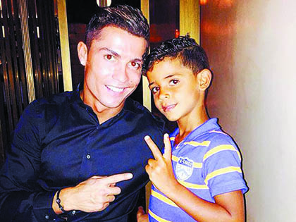 Ronaldo: 'Con trai tôi không cần mẹ, chỉ tôi là đủ'