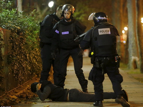 Khủng bố tại Paris: 158 người chết; 8 tên khủng bố bị tiêu diệt, đang truy lùng các tòng phạm