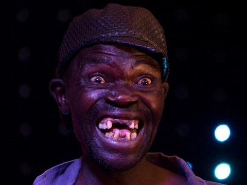 Cuộc thi Quý ông xấu xí Zimbabwe sẽ khiến bạn bất ngờ với những gương mặt đẹp trai nhưng lại vô cùng hài hước và ngộ nghĩnh.
