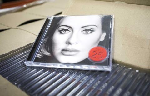 ‘25’ của Adele lập kỷ lục ở Mỹ trong 3 ngày đầu phát hành