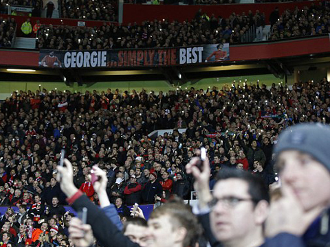 CĐV Man United thắp sáng Old Trafford tưởng nhớ George Best