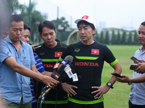 HLV Toshiya Miura: 'Đừng nói về HAGL, mục tiêu của U23 Việt Nam là tốp 8 châu Á'