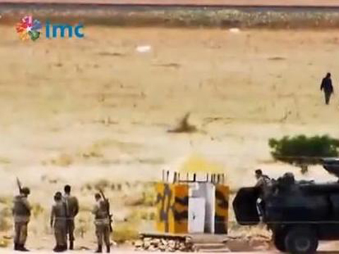 VIDEO: Lộ cảnh thân mật của binh lính Thổ Nhĩ Kỳ với phiến quân hồi giáo IS