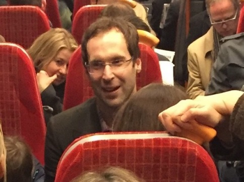 Ngỡ ngàng với hình ảnh giản dị của Petr Cech trên tàu điện