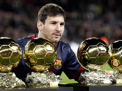 Messi không chỉ là cầu thủ xuất sắc mà còn là biểu tượng thời trang trong làng bóng đá. Những bức ảnh trang phục của anh sẽ khiến bạn bất ngờ với sự thanh lịch và cuốn hút của đại diện của Barca.