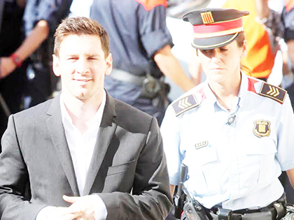 Vì sao cáo buộc trốn thuế mãi đeo bám Messi?