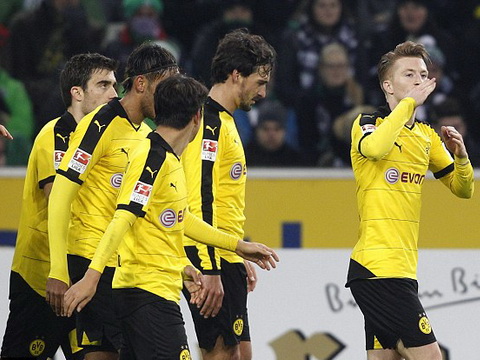 M'Gladbach 1-3 Dortmund: Reus, Mkhitaryan tỏa sáng, Dortmund tiếp tục bám đuổi Bayern
