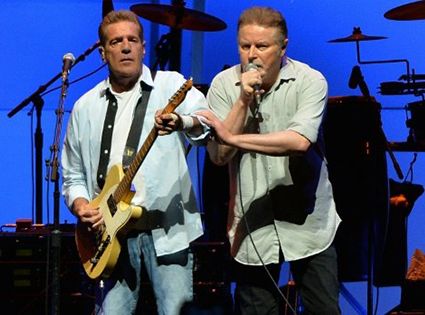 Eagles tưởng nhớ thành viên quá cố Glenn Frey tại lễ trao giải Grammy