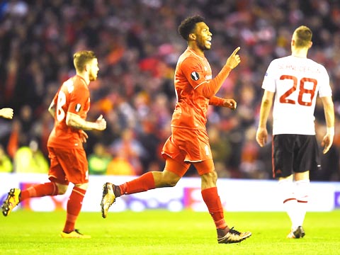 ĐIỂM NHẤN Liverpool 2-0 Man United: Chiến quả pressing của Klopp, Van Gaal trả giá vì tin Fellaini