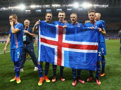 Xuất sắc đánh bại Anh, cầu thủ Iceland được tặng huân chương chim ưng