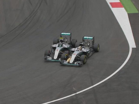 Hamilton đổ lỗi cho Nico Rosberg sau va chạm ở Grand Prix Áo