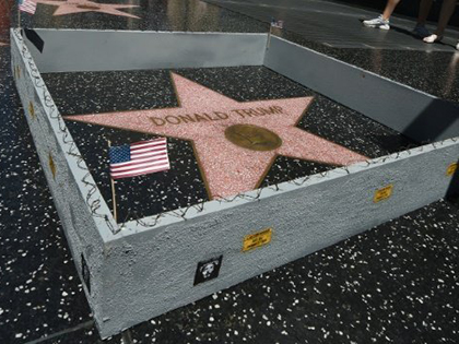 Ngôi sao của Donald Trump trên Đại lộ Danh vọng Hollywood bị rào tường gỗ