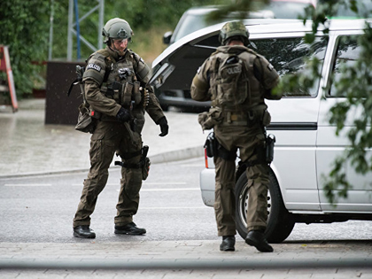 VIDEO NÓNG!!! Tận thấy kẻ xả súng khiến ít nhất 6 người thiệt mạng ở Đức