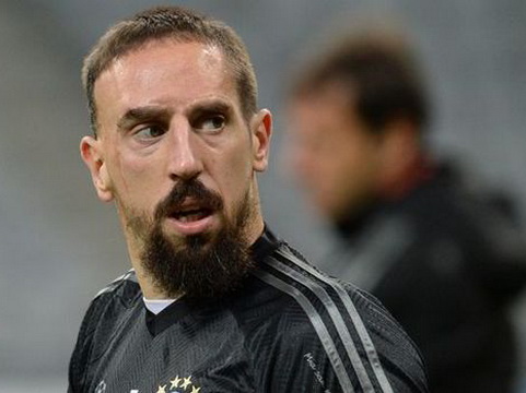 Vừa chuyển sang Man City, Guardiola đã bị Ribery 'đá xoáy' 