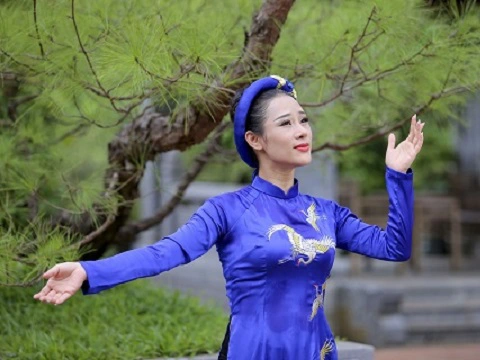 Tổ ấm của NSƯT Việt Hoàn có thêm một ca sĩ